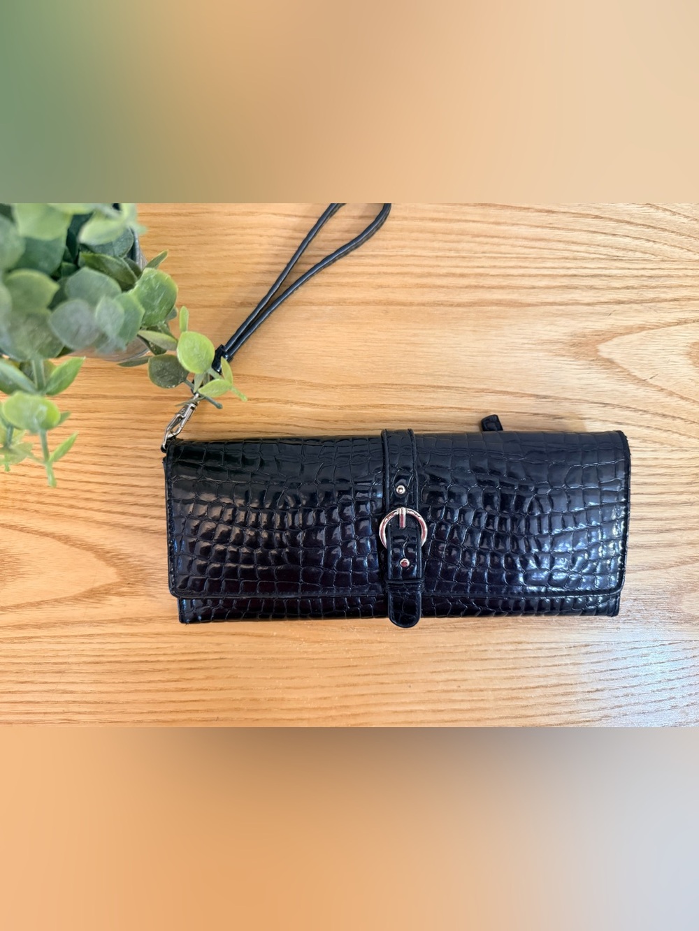 🌿10/$25 • Black Croc-Embossed Clutch Wristlet